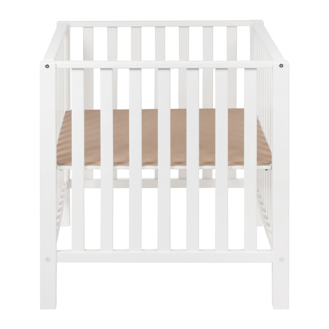 Quax Park Mila White, elegante en veilige babybox van MDF en beukenhout, verstelbaar in drie hoogtes.