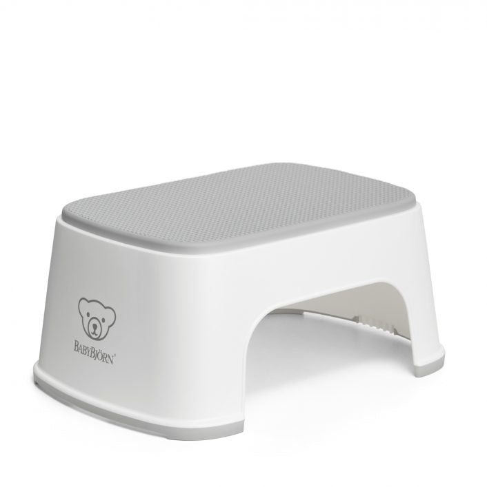 BabyBjörn wit opstapje met antislip en kindvriendelijk design