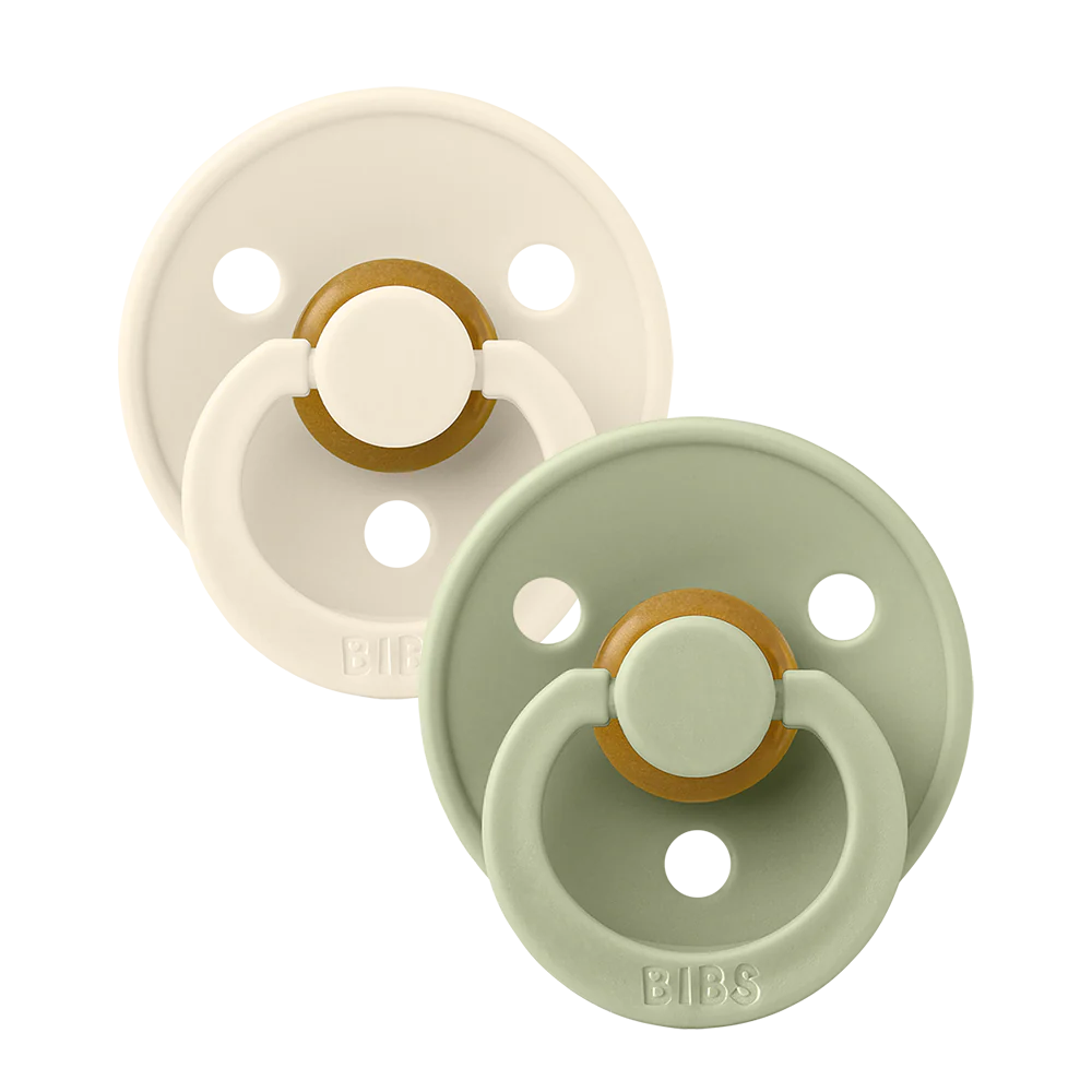 Set van twee Bibs fopspenen in Sage en Ivory voor baby's van 6-18 maanden met natuurlijk rubber en ventilatiegaatjes