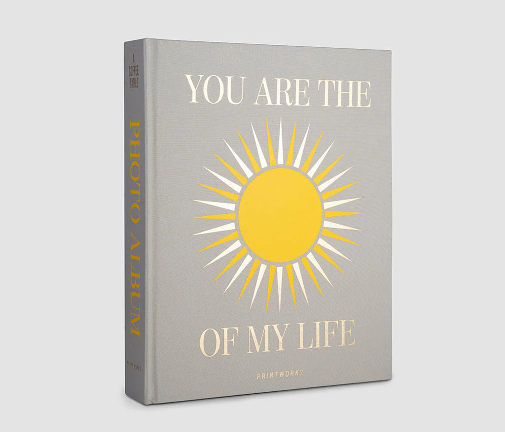 Printworks 'You Are The Sunshine' fotoalbum in beige stof en goudfolie, perfect voor het bewaren van babyherinneringen