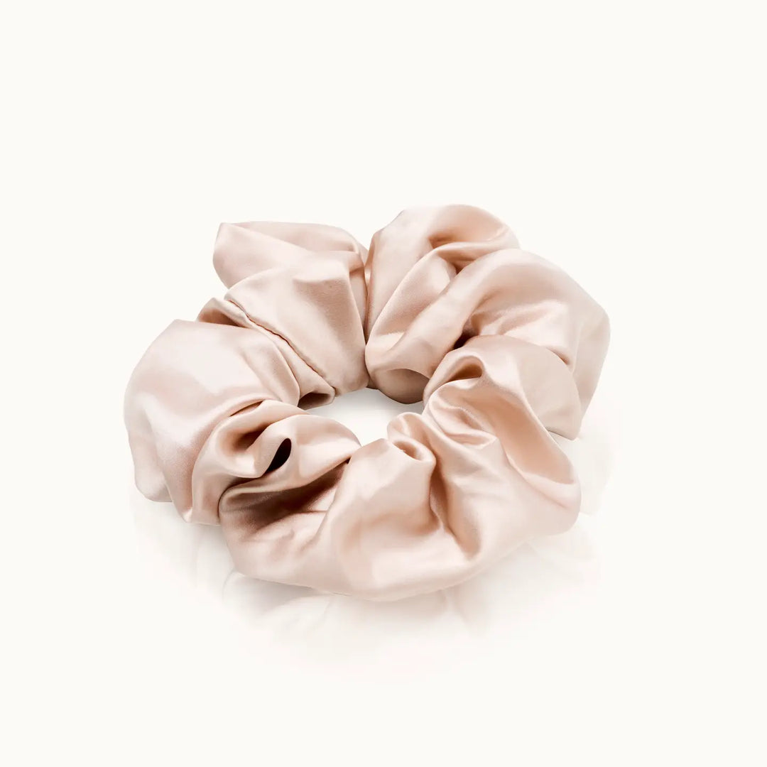 By Vivi - Haarrekker Scrunchie Seide XL Beige | Luxe Zijdezacht