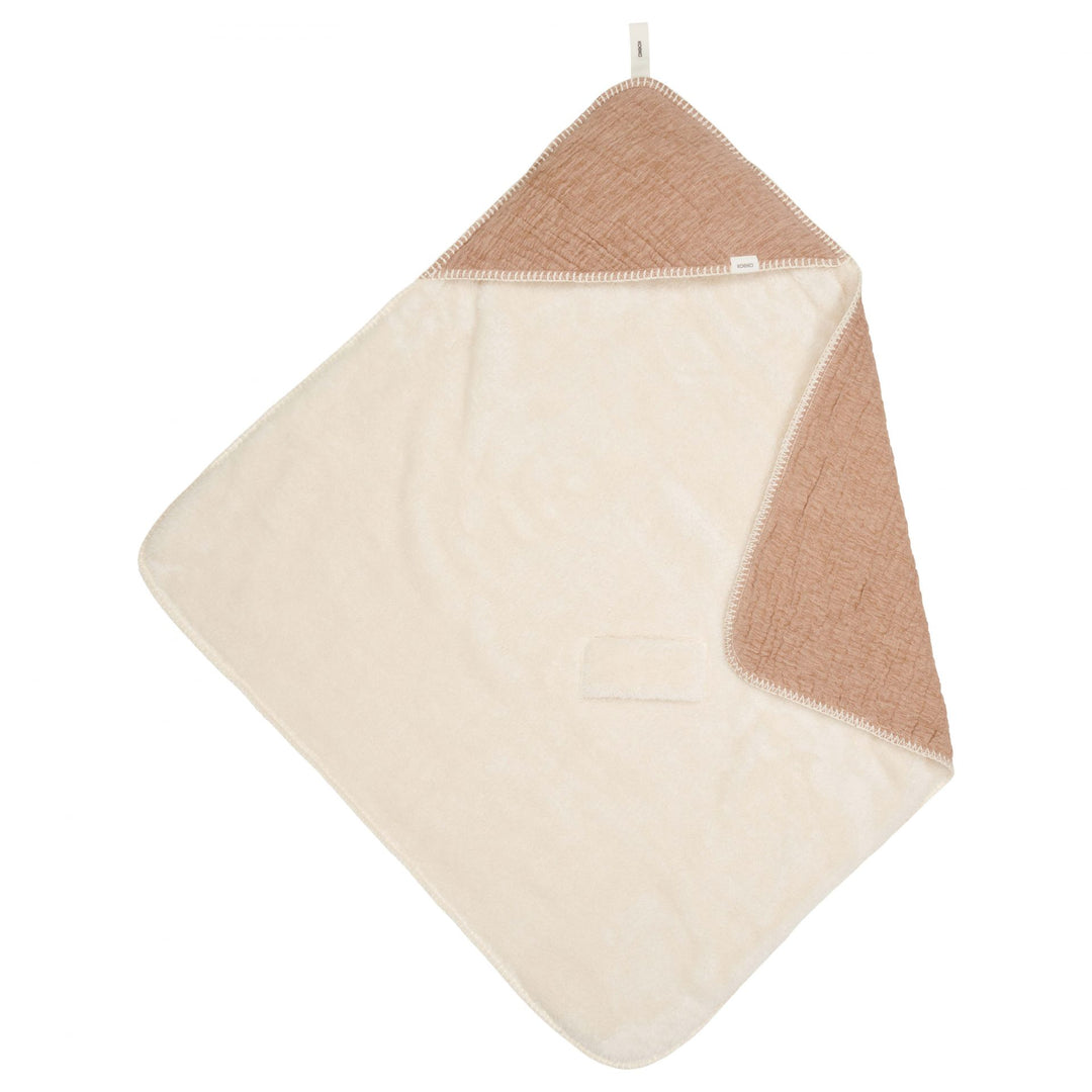 Koeka Rivoli omslagdoek in Warm White, teddy gevoerd met kap, ideaal voor auto- en wipstoelen