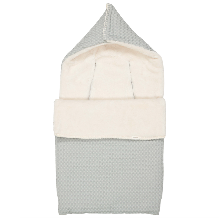 'Koeka Oslo Wafel Teddy Ocean Air voetenzak', compatibel met 3/5 puntsgordel, ideaal voor koudere maanden, met retro wafelprint