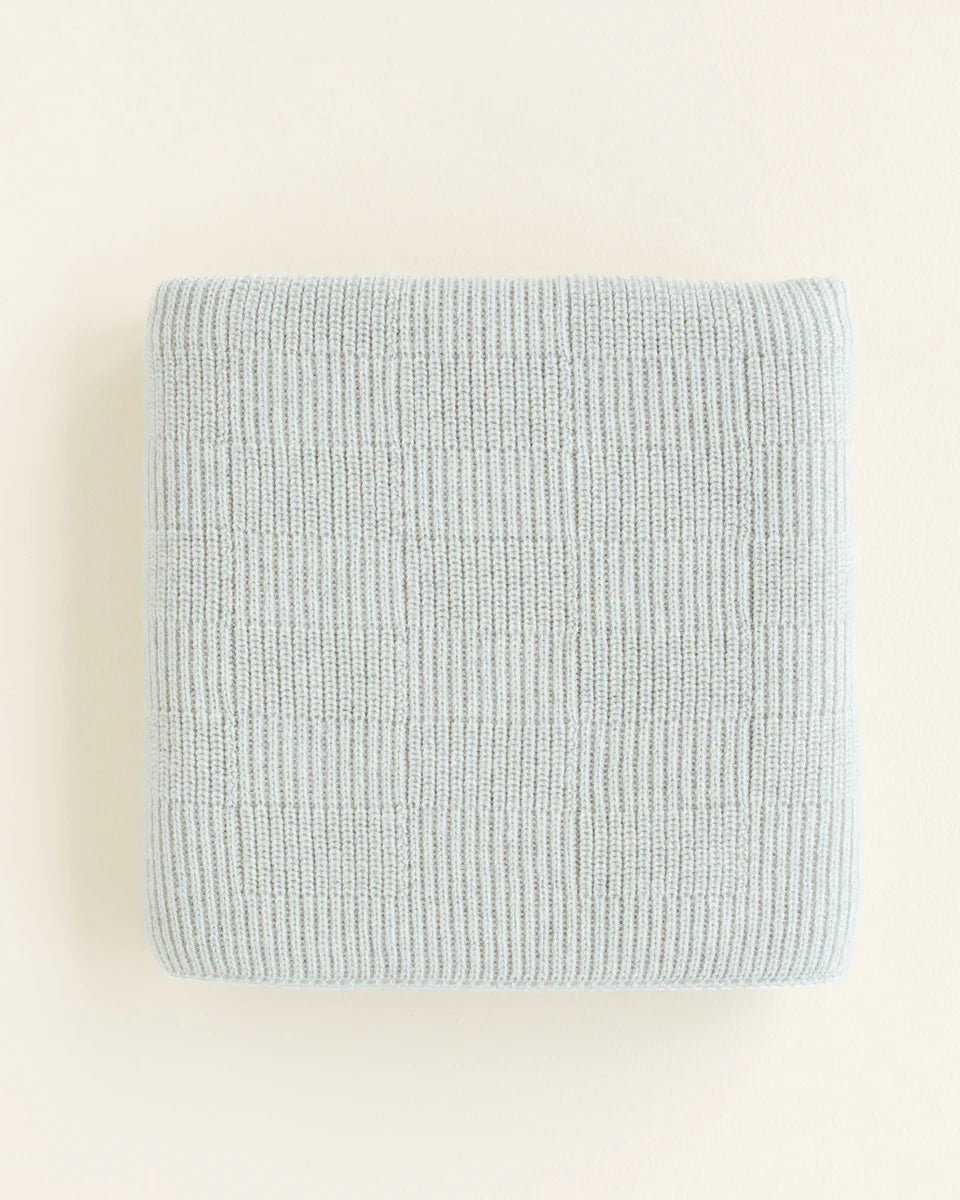 Hvid Ivy deken in Light Grey met geribbelde structuur, 70 x 95 cm