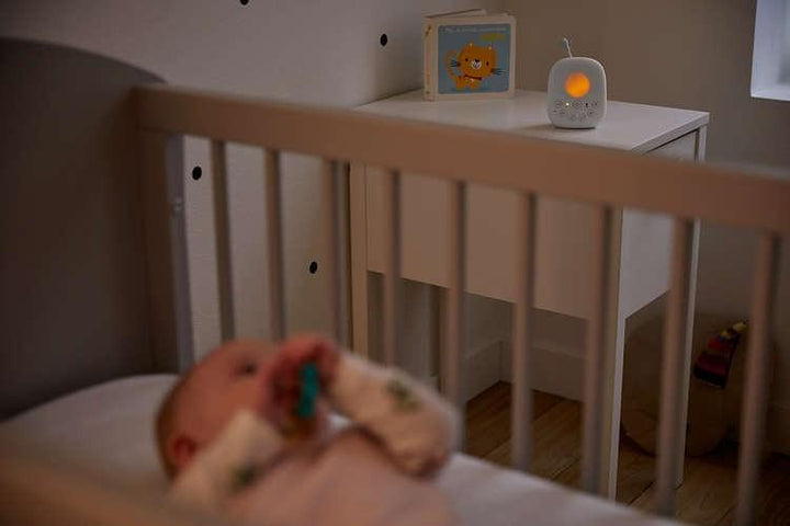Avent Babyfoon SCD715/26 met nachtlampje, temperatuursensor en terugspreekfunctie voor complete ouderlijke zorg.