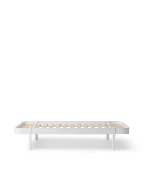 Bed 120 x 200 cm Wood Lounger White