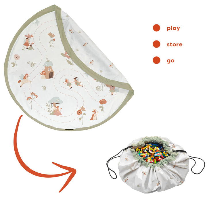 Kind speelt op Play & Go speeltapijt met Fairyworld print