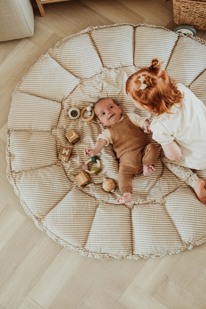 Play & Go Speelmat Blue Stripes Brown, omgevormd tot babynestje en opbergzak, ideaal voor baby’s