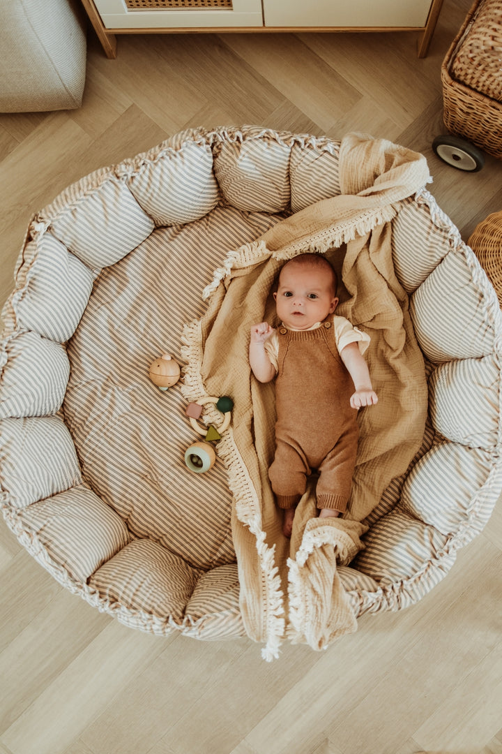 Play & Go Speelmat Blue Stripes Brown, omgevormd tot babynestje en opbergzak, ideaal voor baby’s
