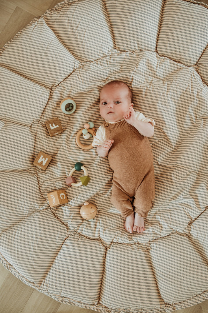 Play & Go Speelmat Blue Stripes Brown, omgevormd tot babynestje en opbergzak, ideaal voor baby’s