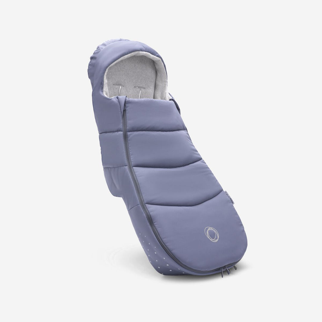 Bugaboo Voetenzak in Seaside Blue met waterafstotende buitenkant en zachte fleece binnenvoering, compatibel met alle Bugaboo kinderwagens.