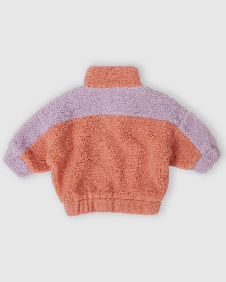 Goldie + Ace sherpa jas in lila, perzik en mint met retro badge