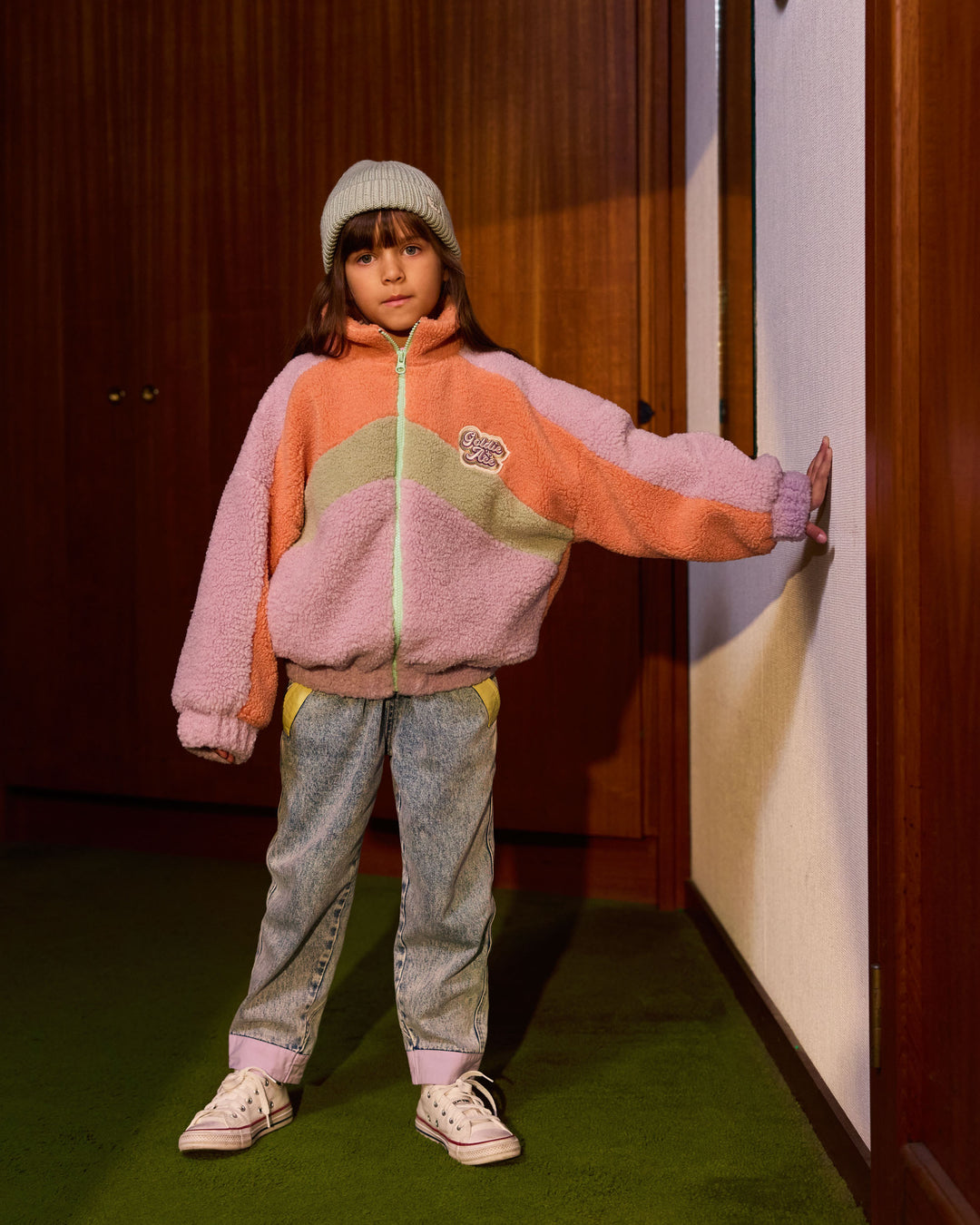 Goldie + Ace sherpa jas in lila, perzik en mint met retro badge