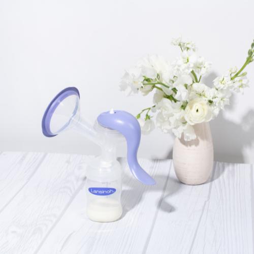 Lansinoh Handkolf met ergonomische handgreep en ComfortFit Borstschild, inclusief fles en NaturalWave speen.