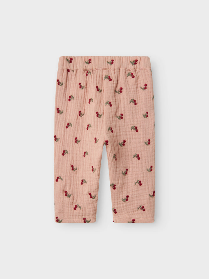 Lil Atelier Broek Koala Loose Misty Rose met kersenprint van biologisch katoen