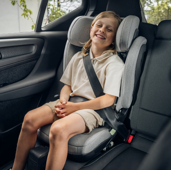 Thule Palm Booster autostoel met hoge rugleuning in beige uitvoering