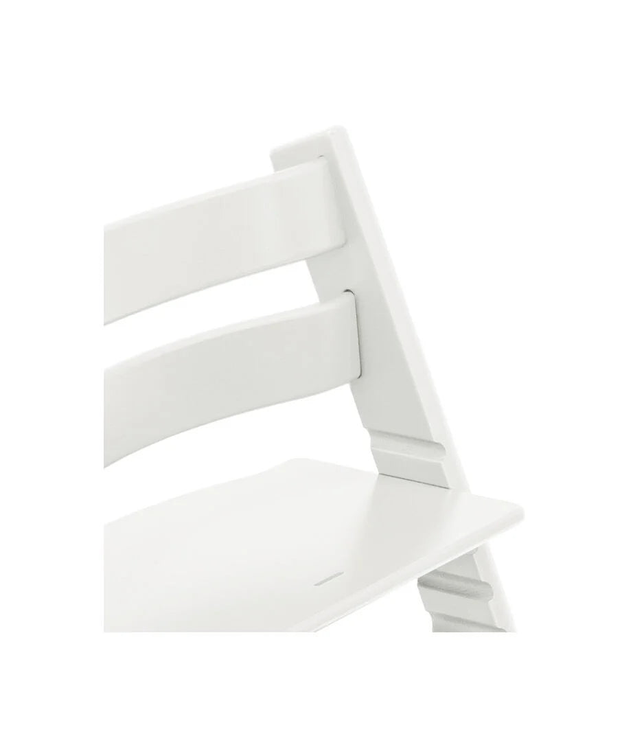 Stokke Tripp Trapp White kinderstoel in Scandinavisch design, verstelbaar en duurzaam.