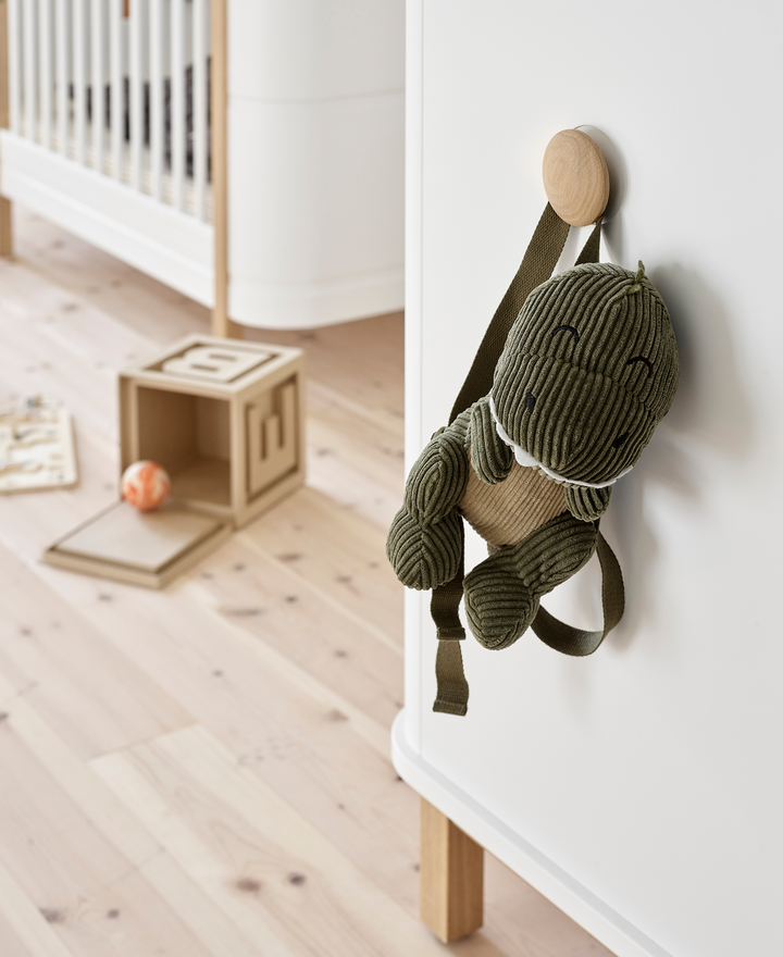 Oliver Furniture Wood Commode 6 Laden in wit eiken, ideaal voor de kinderkamer, met soft close lades en afgeronde haken.
