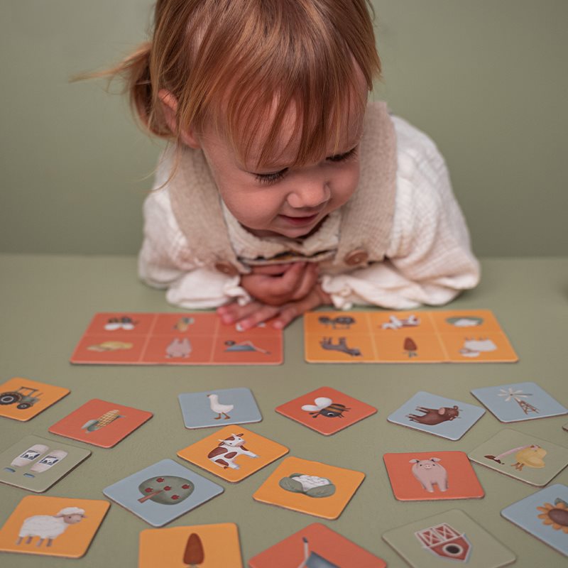 Little Dutch Lotto spel met boerderijthema, inclusief 24 kaartjes en speelborden, geschikt voor kinderen vanaf 2 jaar.