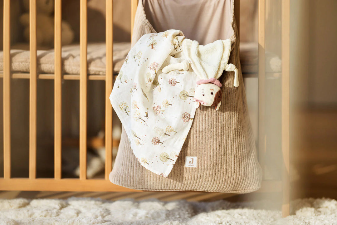 Jollein opbergzak Cloudy Rib Milky Coffee voor box met knoopsluiting