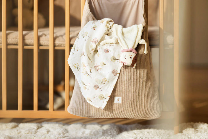 Jollein opbergzak Cloudy Rib Milky Coffee voor box met knoopsluiting