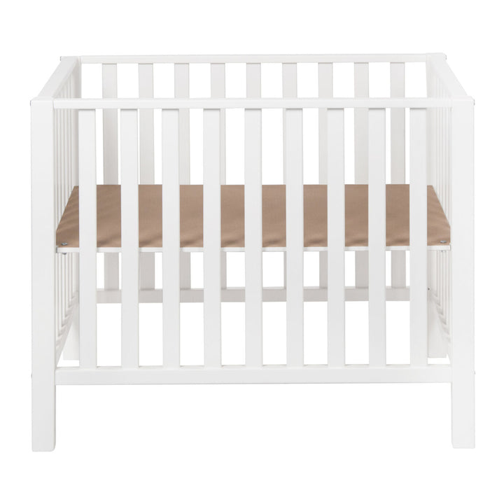 Quax Park Mila White, elegante en veilige babybox van MDF en beukenhout, verstelbaar in drie hoogtes.