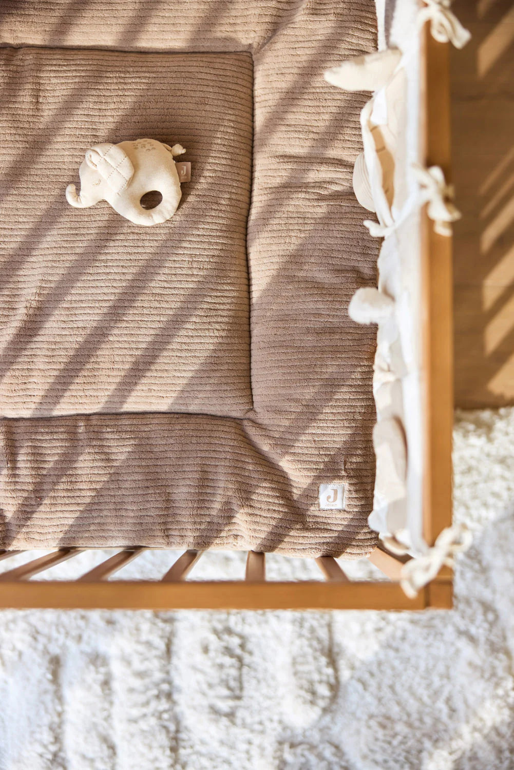 Jollein parklegger Cloudy Rib 75x95cm in Milky Coffee met teddy binnenkant