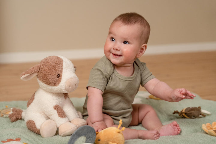 Little Dutch knuffel koe van 17 cm uit de Little Farm collectie, zacht en knuffelbaar.