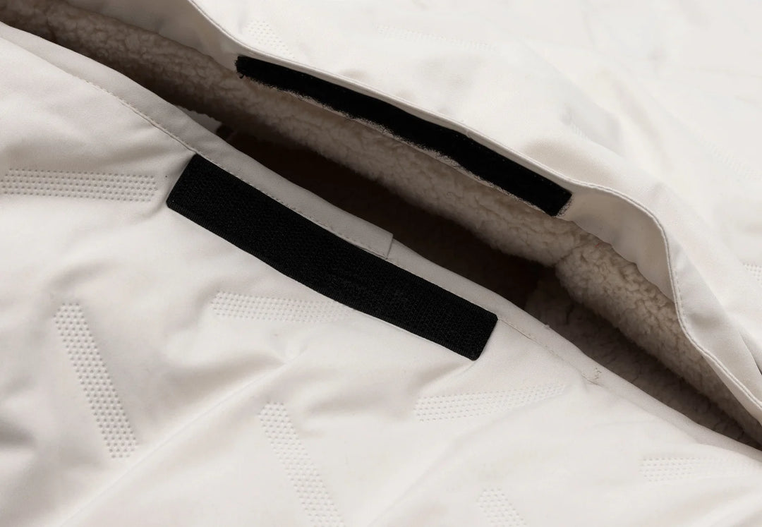 Jollein voetenzak Embossed Sand voor buggy en kinderwagen met teddy fleece binnenkant