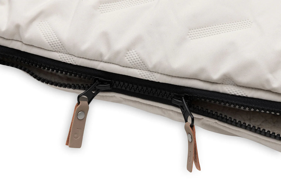 Jollein voetenzak Embossed Sand voor buggy en kinderwagen met teddy fleece binnenkant