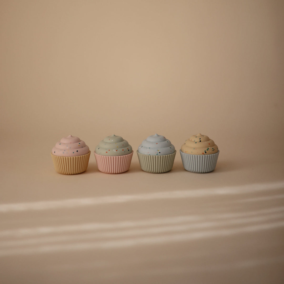 Mushie Siliconen Cupcakes Speelgoed 4pack, kleurrijk en vaatwasmachinebestendig voor fantasierijk spelen