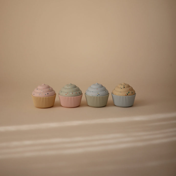 Mushie Siliconen Cupcakes Speelgoed 4pack, kleurrijk en vaatwasmachinebestendig voor fantasierijk spelen