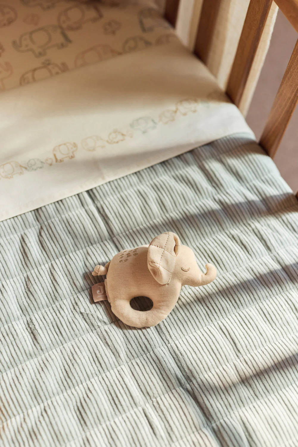 Jollein rammelaar Elephant Tales met ring en olifant design