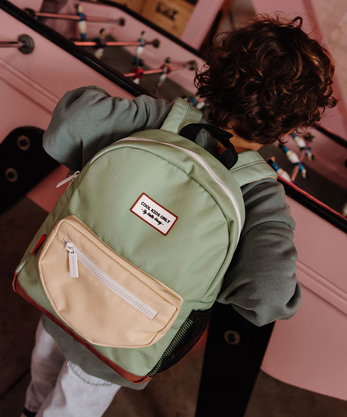 Hello Hossy Mini rugzak Pistache met kleurrijke details en verstelbare banden