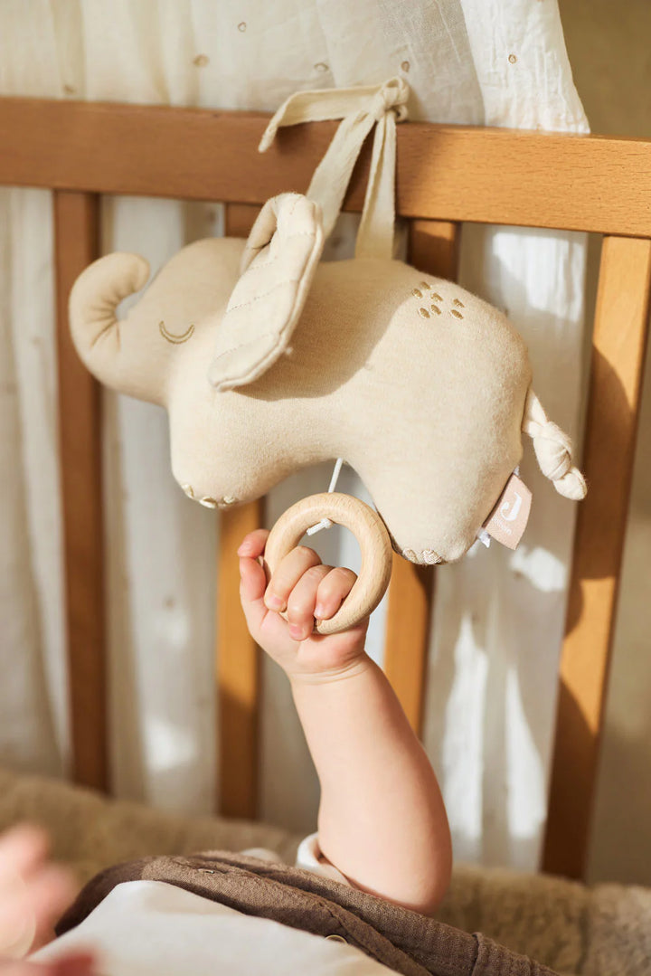 Jollein muziektrekker Elephant Tales in biscuit met houten ring
