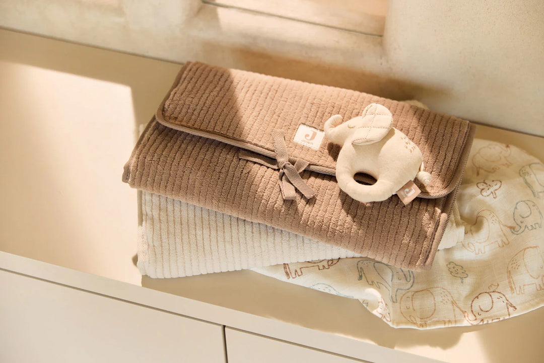 Jollein babygym speeltjes Tiny Park met kat, hond en boompjes van teddy en bouclé
