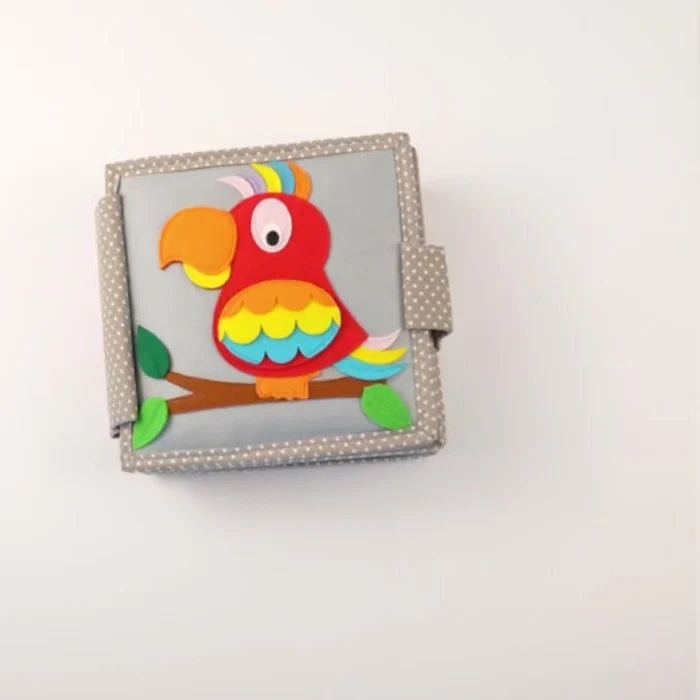 Jolly Designs - Voelboekje Sprankelende Papegaai