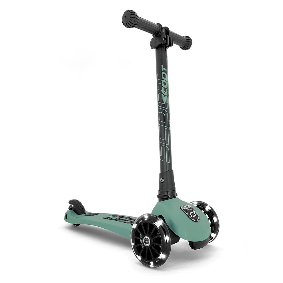 Kind op Scoot & Ride Highwaykick 3 step met LED-wielen, kleur Forest