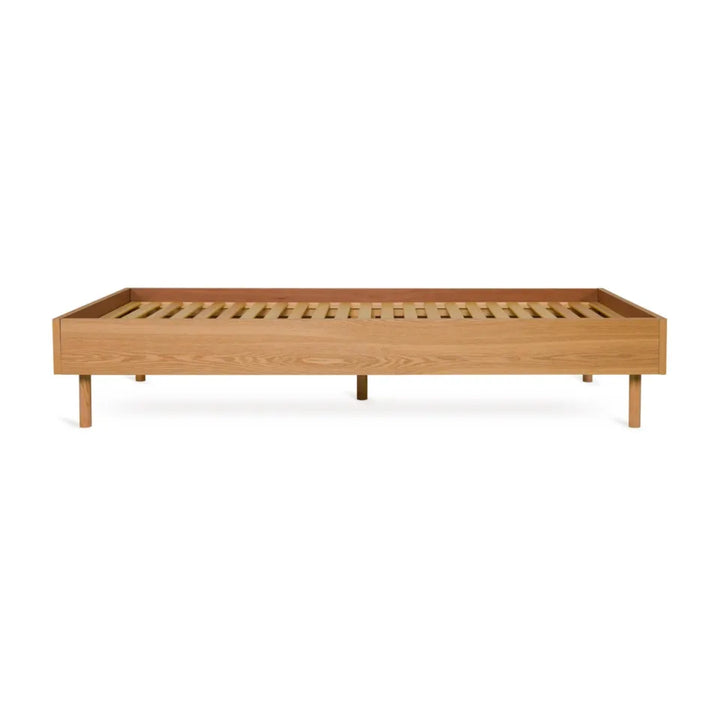 "Hai No Ki Junior Bed in Natural Ash 90 x 200 cm met massieve esdoorn poten en MDF fineer"