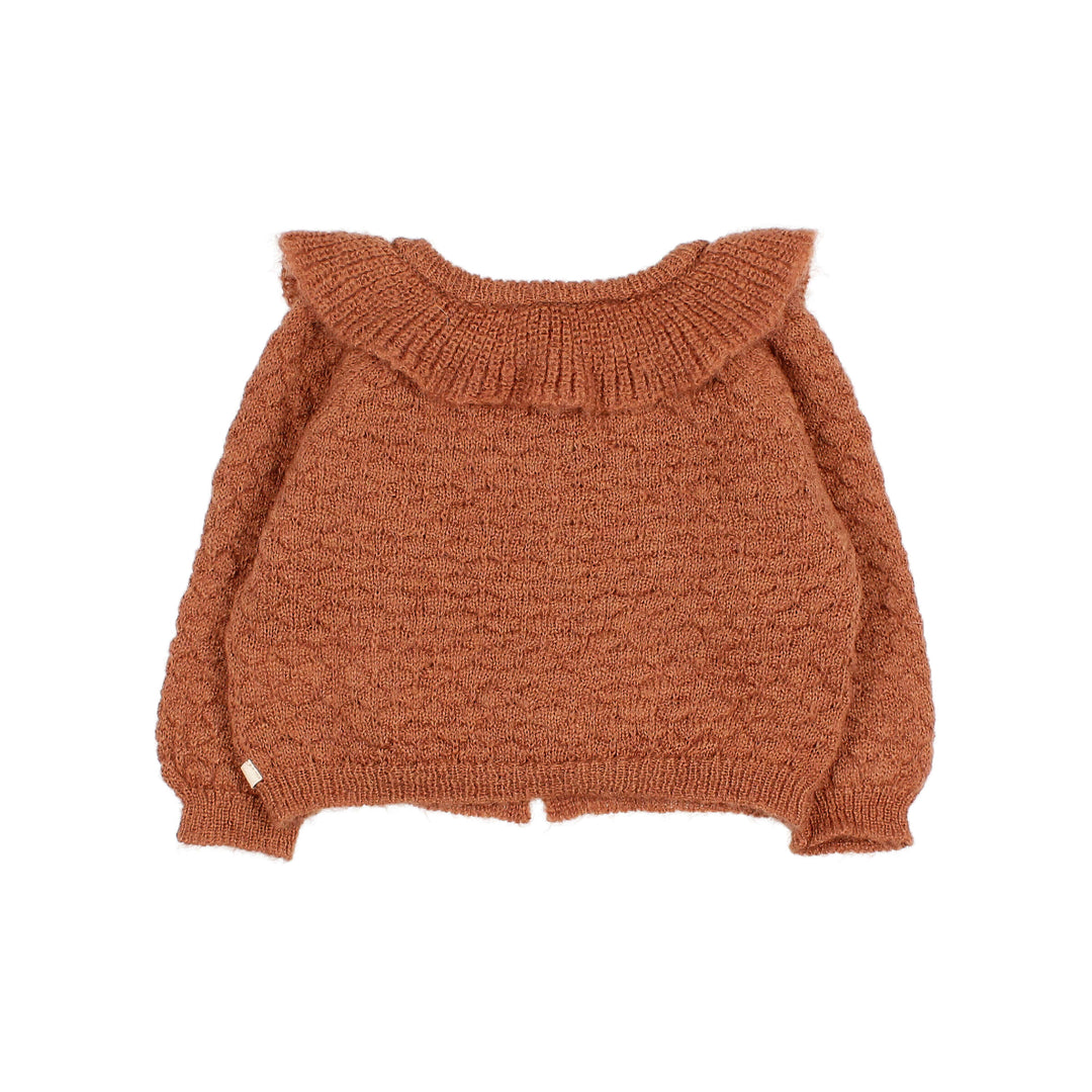 Buho gebreide cardigan in terracotta met ruches bij de halslijn en knoopsluiting aan de voorkant