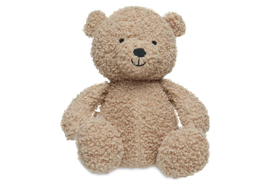 Knuffel Teddy Bear Biscuit van Jollein, gemaakt van zachte bouclé stof, met stevig zittende houding