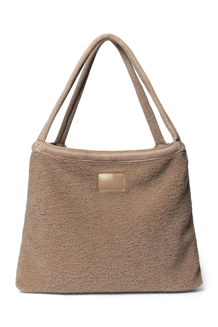 Joolz x Studio Noos Mom Bag Sandy Taupe, ruime verzorgingstas met kinderwagenbevestiging.