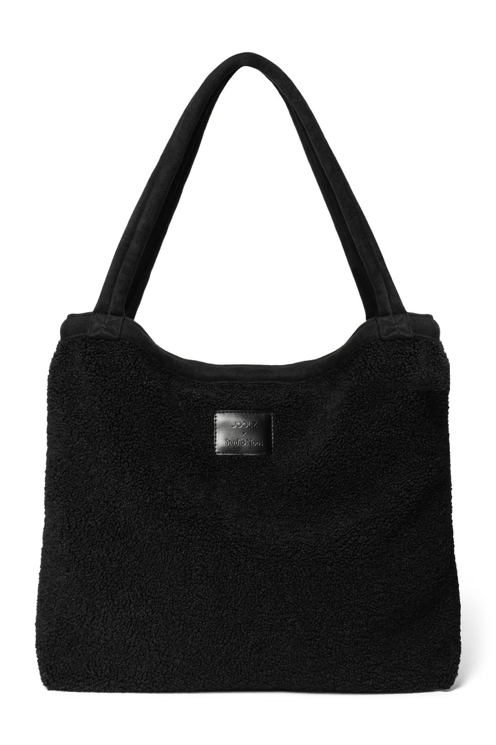 Joolz x Studio Noos Mom Bag Space Black, ruime verzorgingstas met kinderwagenbevestiging.