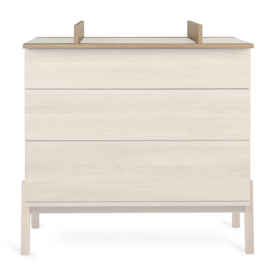 Quax Ashi Commode Extensie in Honey Ash, verandert je commode in een stijlvolle en praktische luiertafel voor optimale babyverzorging