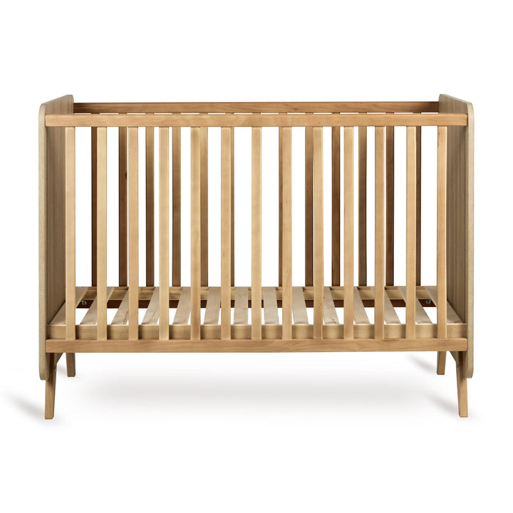 "Quax Loft Bed 60 x 120 cm in Honey Ash, toont massief beukenhouten poten en verstelbare matrashoogtes, perfect voor een stijlvolle kinderkamer"