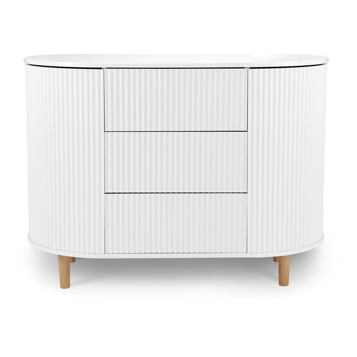 Kas Kopenhagen commode Kai in White Oak met conische poten en onzichtbare schroeven.