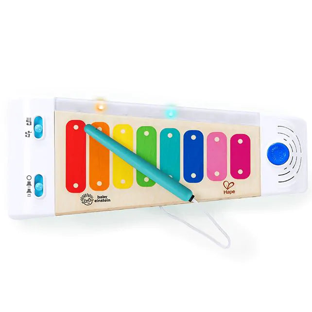 Kind speelt op de houten Magic Touch Xylofoon van Hape Toys