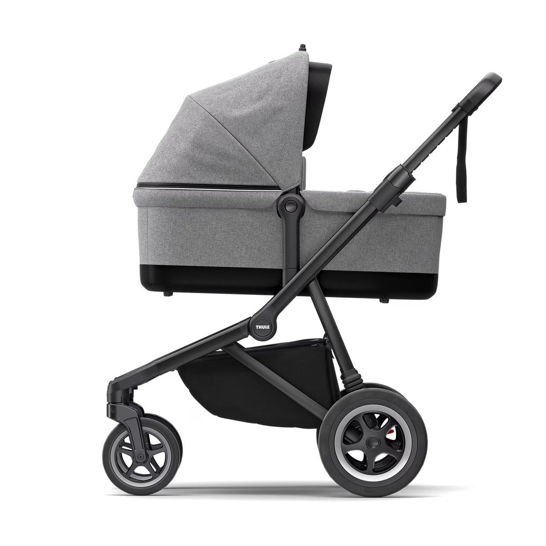 Thule Sleek kinderwagen, Grey Melange on Black, met reiswieg, stijlvol en comfortabel.