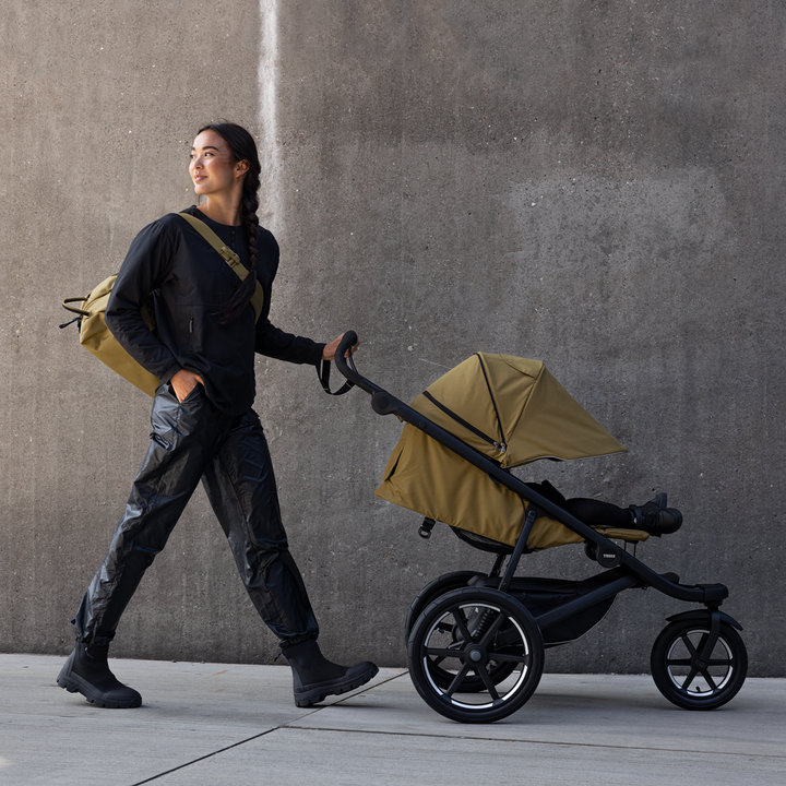 Thule Urban Glide 3 buggy in nutria green met grote wielen en comfortabele zitje