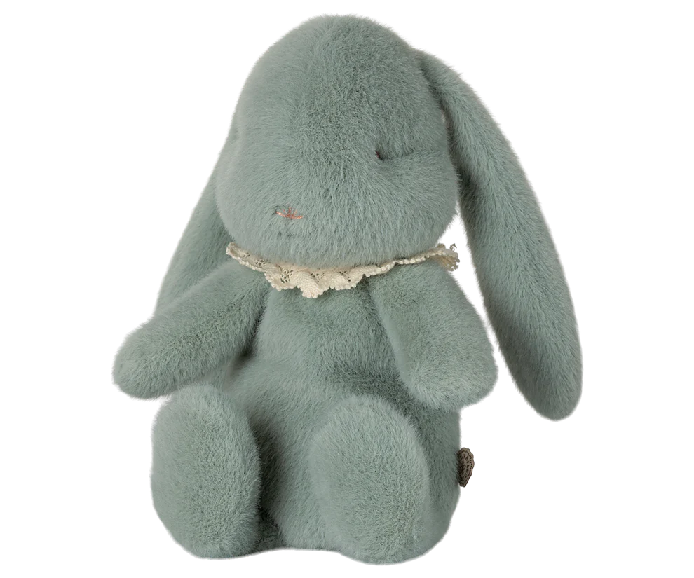 Maileg Bunny Met Paasei Mint – lief knuffelkonijn met katoenen kraag in een vintage metalen paasei